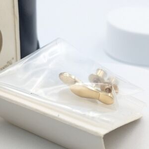 4/24$ 🌻 Vintage unopened Sarah Coventry pitter patter shoe print pins